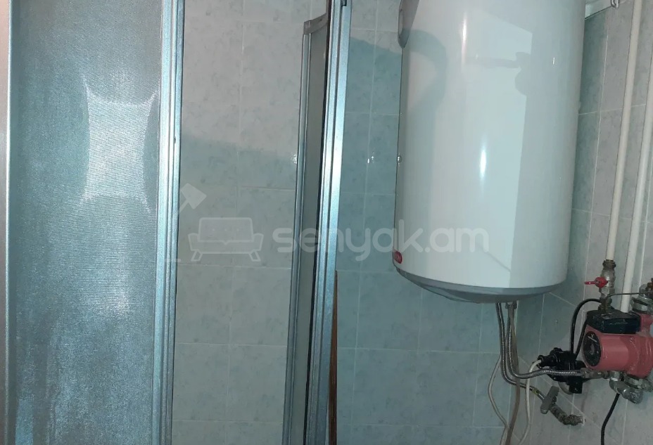 2 Սենյականոց Բնակարան Քարե Շենքում, 74քմ, 5/6 հարկ, Պետական Վիճակում