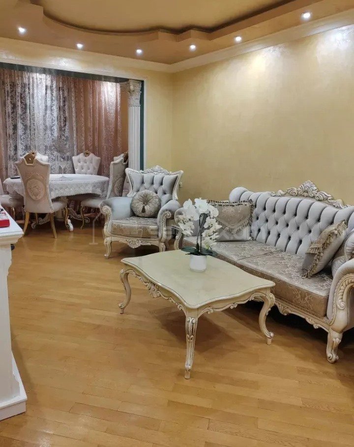 3 Սենյականոց Բնակարան Քարե Շենքում, 61քմ, 3/5 հարկ, Կապիտալ Վերանորոգված