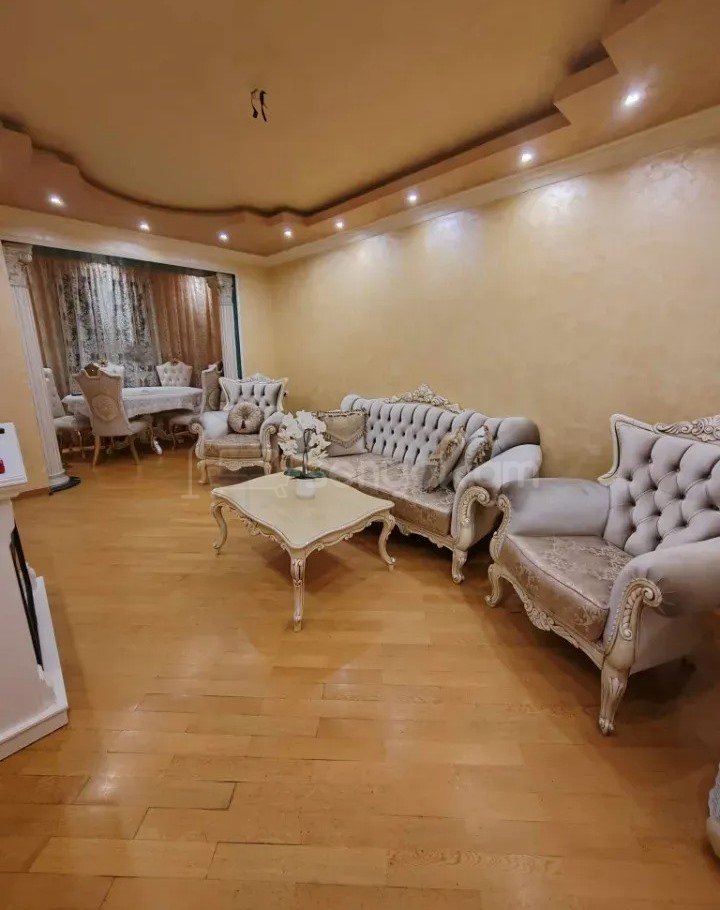 3 Սենյականոց Բնակարան Քարե Շենքում, 61քմ, 3/5 հարկ, Կապիտալ Վերանորոգված