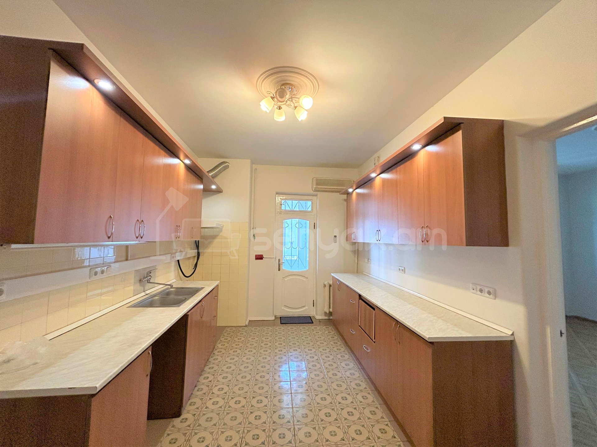 6 Սենյականոց Սեփական Տուն, 500քմ, Կապիտալ Վերանորոգված, Ավտոտնակով