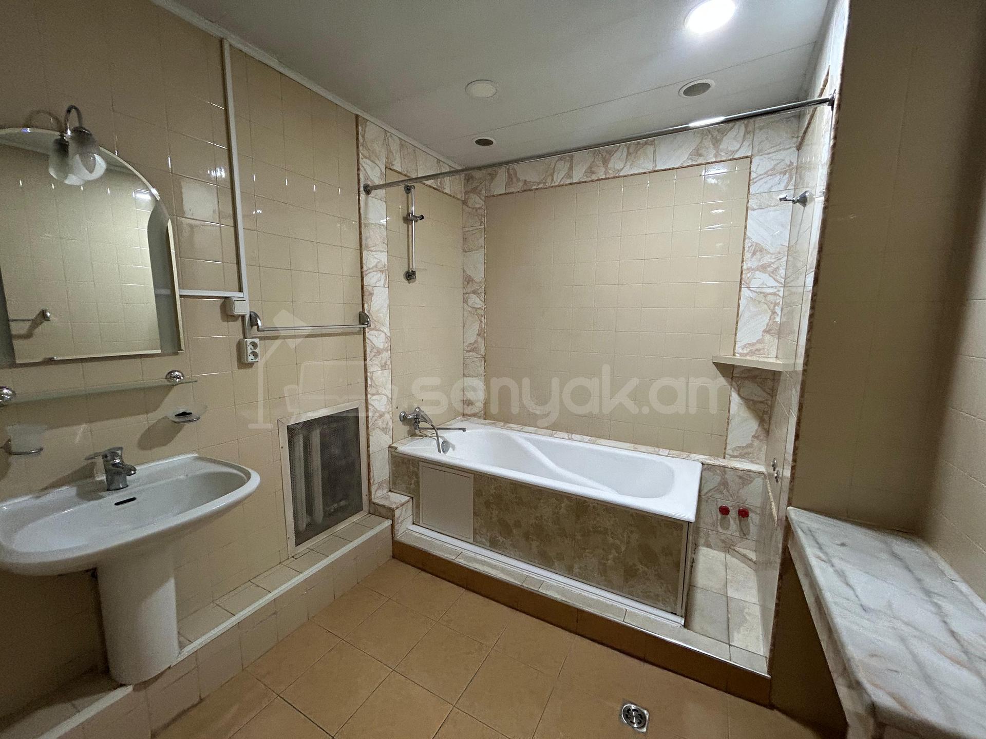 6 Սենյականոց Սեփական Տուն, 500քմ, Կապիտալ Վերանորոգված, Ավտոտնակով