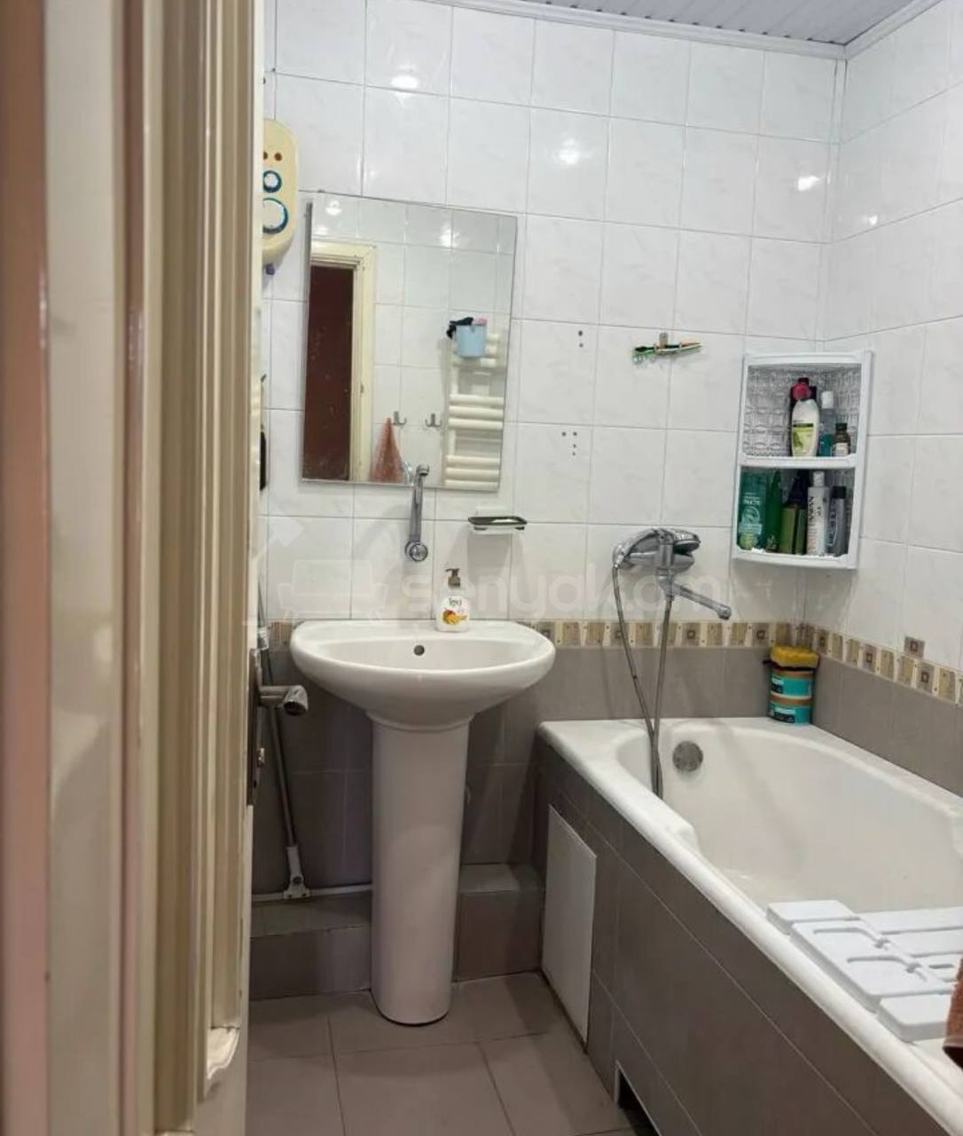 3 Սենյականոց Բնակարան Քարե Շենքում, 78քմ, 2/9 հարկ, Կապիտալ Վերանորոգված