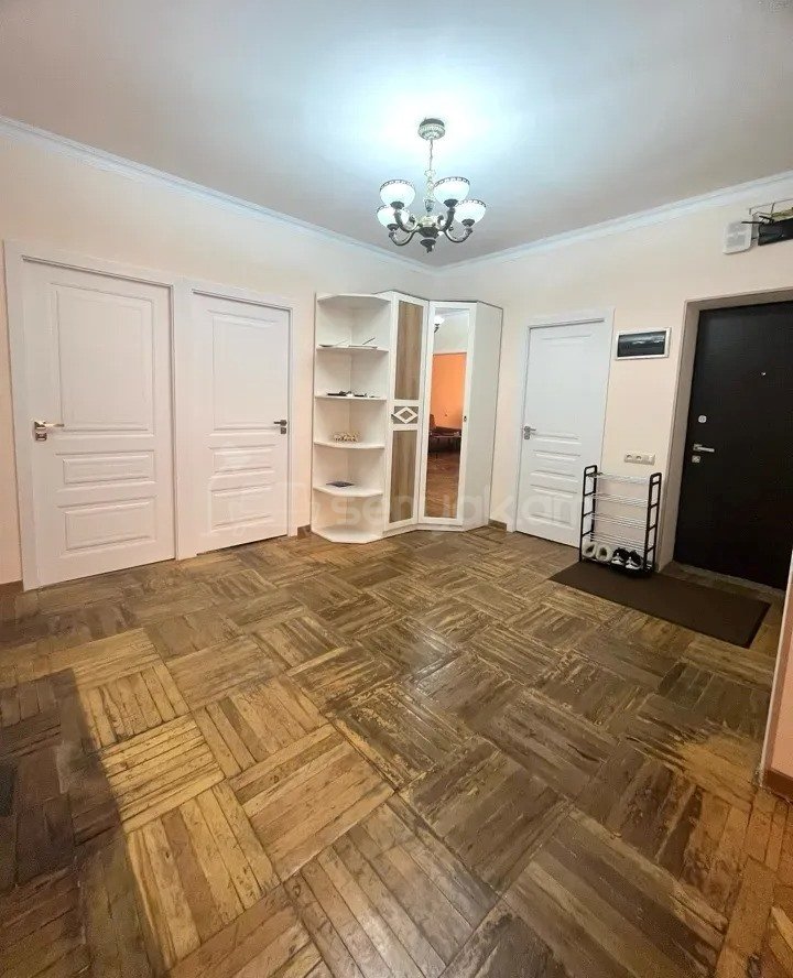 4 Սենյականոց Բնակարան Քարե Շենքում, 94քմ, 3/5 հարկ, Կապիտալ Վերանորոգված