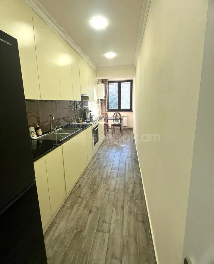 4 Սենյականոց Բնակարան Քարե Շենքում, 94քմ, 3/5 հարկ, Կապիտալ Վերանորոգված