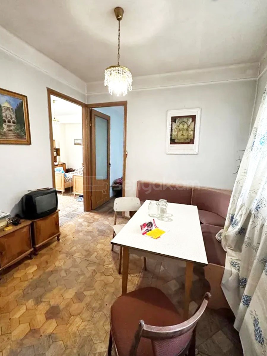 3 Սենյականոց Բնակարան, 72քմ, 6/9 հարկ, Պետական Վիճակում