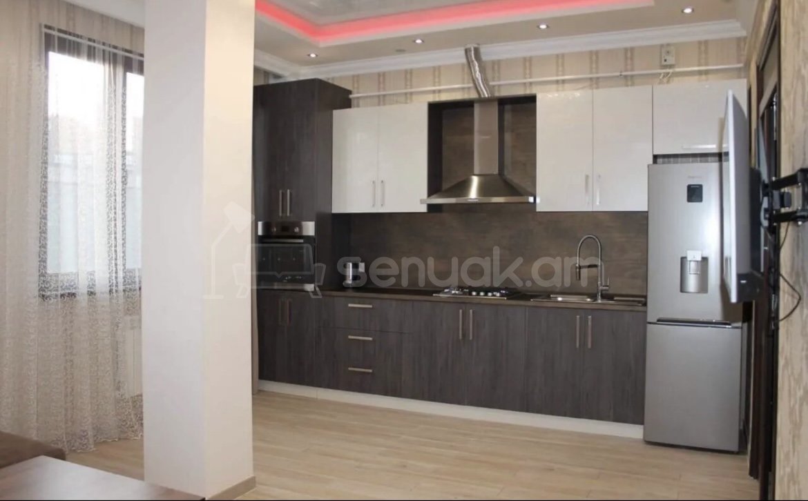 3 Սենյականոց Բնակարան Քարե Շենքում, 65քմ, 3/4 հարկ, Դիզայներական Վերանորոգված, Կահավորված, Արևկող