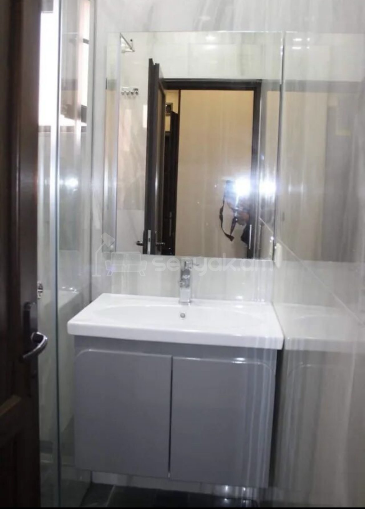 3 Սենյականոց Բնակարան Քարե Շենքում, 65քմ, 3/4 հարկ, Դիզայներական Վերանորոգված, Կահավորված, Արևկող