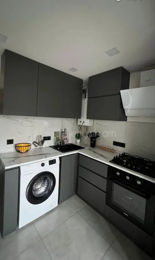 2 Սենյականոց Բնակարան Քարե Շենքում, 53քմ, 1/4 հարկ, Կապիտալ Վերանորոգված