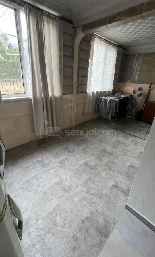 2 Սենյականոց Բնակարան Քարե Շենքում, 53քմ, 1/4 հարկ, Կապիտալ Վերանորոգված