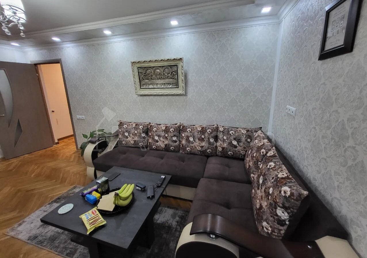 2 Սենյականոց Բնակարան Քարե Շենքում, 53քմ, 1/4 հարկ, Կապիտալ Վերանորոգված