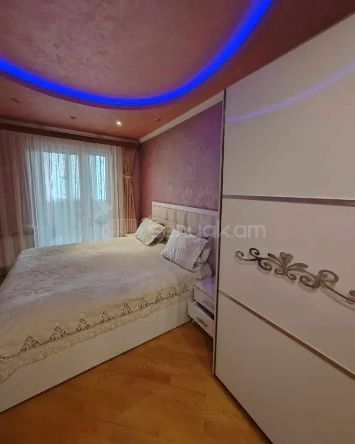 3 Սենյականոց Բնակարան Քարե Շենքում, 61քմ, 3/5 հարկ, Կապիտալ Վերանորոգված