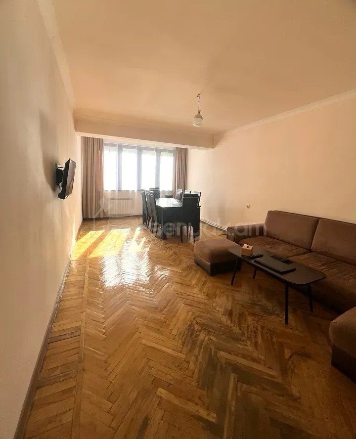 4 Սենյականոց Բնակարան Քարե Շենքում, 94քմ, 3/5 հարկ, Նորմալ Վիճակում