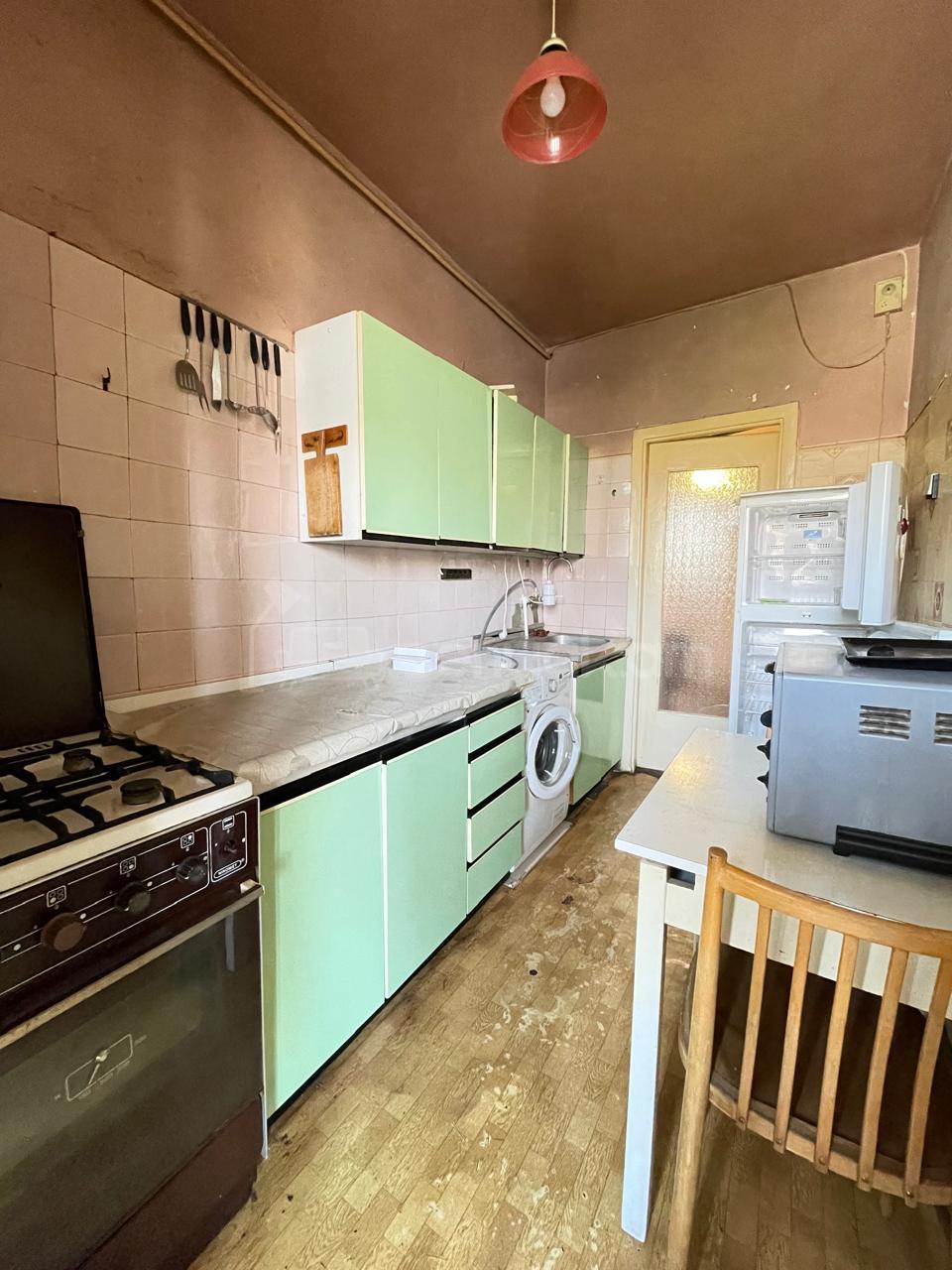 3 Սենյականոց Բնակարան Քարե Շենքում, 65քմ, 5/5 հարկ, Կոսմետիկ Վերանորոգված