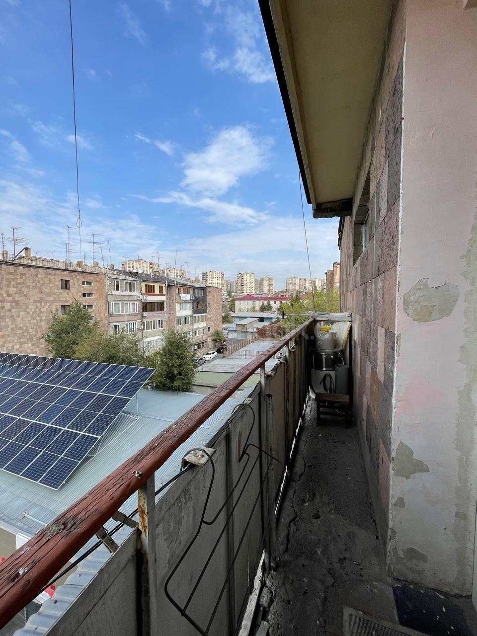 3 Սենյականոց Բնակարան Քարե Շենքում, 65քմ, 5/5 հարկ, Կոսմետիկ Վերանորոգված