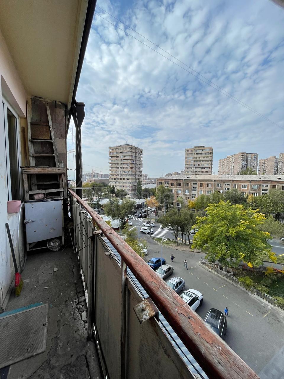 3 Սենյականոց Բնակարան Քարե Շենքում, 65քմ, 5/5 հարկ, Կոսմետիկ Վերանորոգված