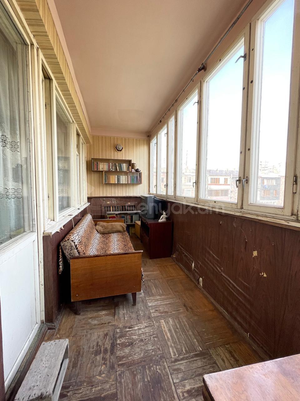 3 Սենյականոց Բնակարան Քարե Շենքում, 65քմ, 5/5 հարկ, Կոսմետիկ Վերանորոգված