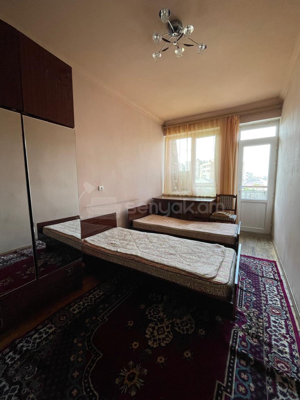 3 Սենյականոց Բնակարան Քարե Շենքում, 65քմ, 5/5 հարկ, Կոսմետիկ Վերանորոգված