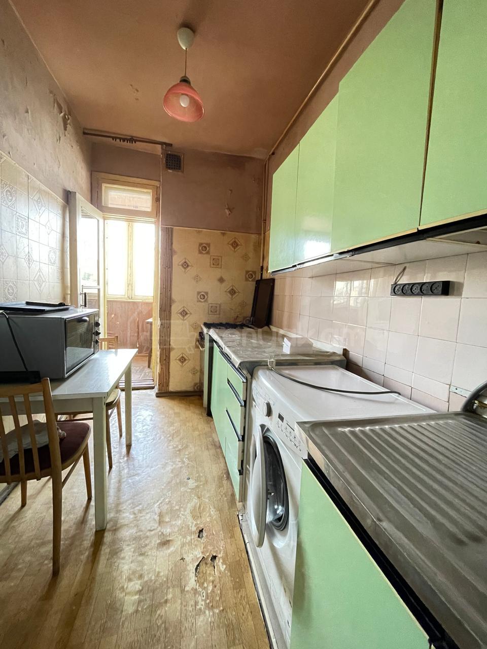 3 Սենյականոց Բնակարան Քարե Շենքում, 65քմ, 5/5 հարկ, Կոսմետիկ Վերանորոգված