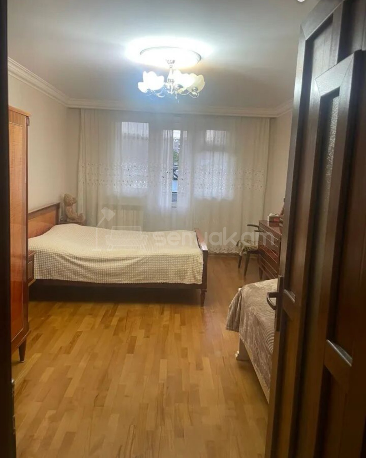 3 Սենյականոց Բնակարան Քարե Շենքում, 80քմ, 4/5 հարկ, Նորմալ Վիճակում