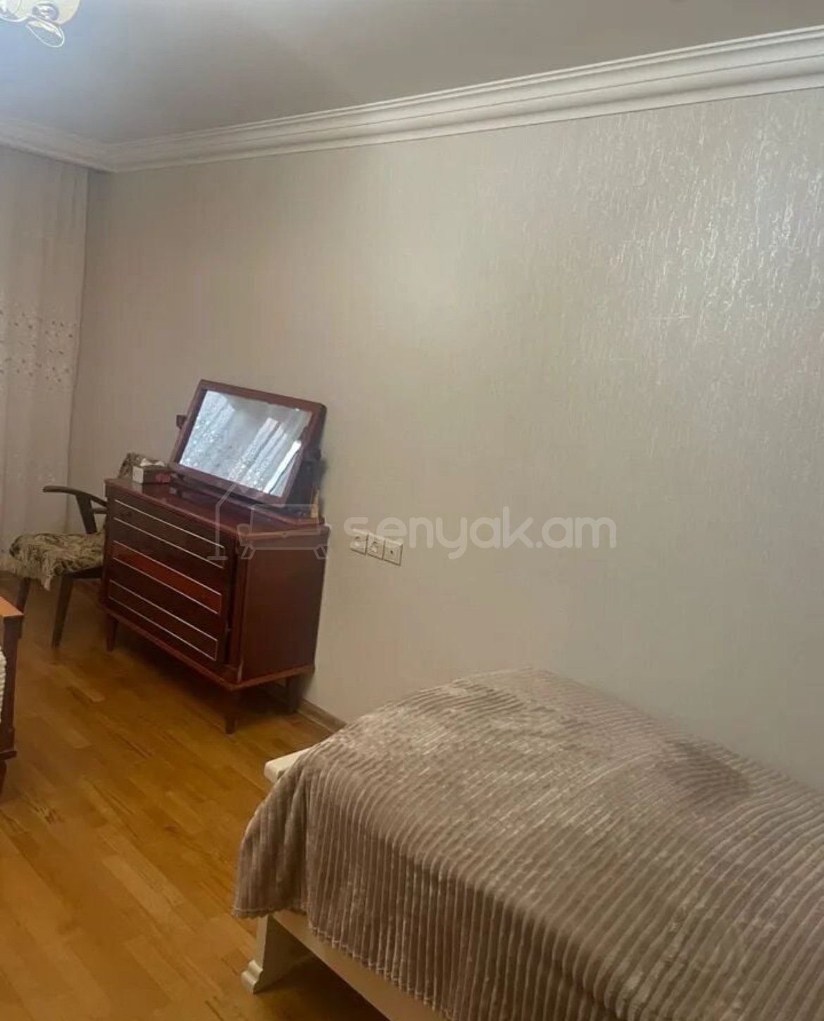 3 Սենյականոց Բնակարան Քարե Շենքում, 80քմ, 4/5 հարկ, Նորմալ Վիճակում