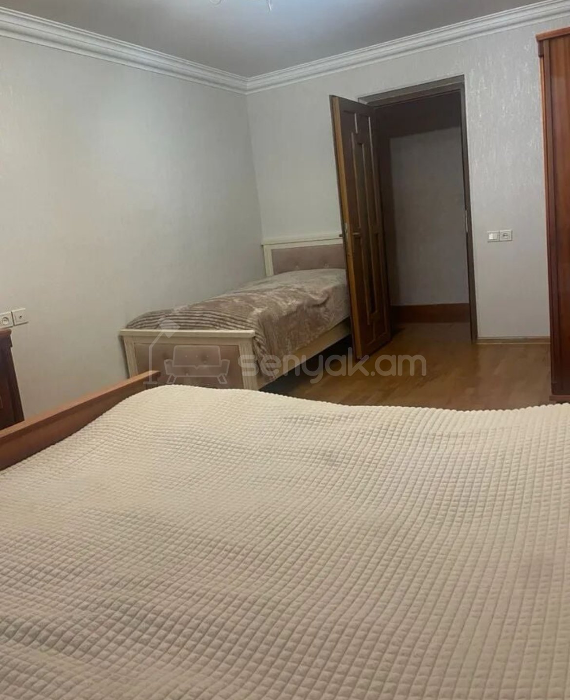 3 Սենյականոց Բնակարան Քարե Շենքում, 80քմ, 4/5 հարկ, Նորմալ Վիճակում