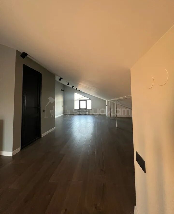 4 Սենյականոց Շքեղ Առանձնատուն, 220քմ, Ավտոտնակով