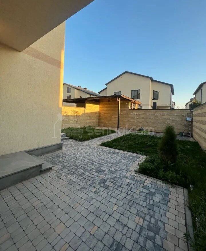 4 Սենյականոց Շքեղ Առանձնատուն, 220քմ, Ավտոտնակով