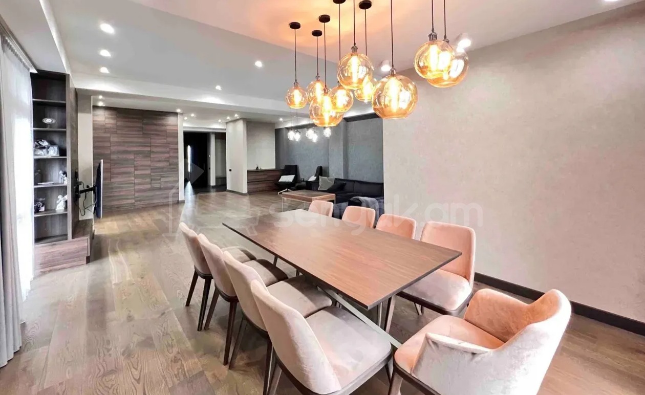 4 Սենյականոց Բնակարան, 270քմ, 16/17 հարկ, Դիզայներական Վերանորոգված, Կահավորված, Արևկող