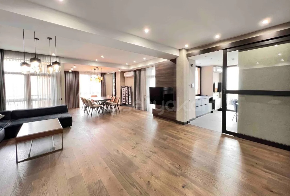 4 Սենյականոց Բնակարան, 270քմ, 16/17 հարկ, Դիզայներական Վերանորոգված, Կահավորված, Արևկող