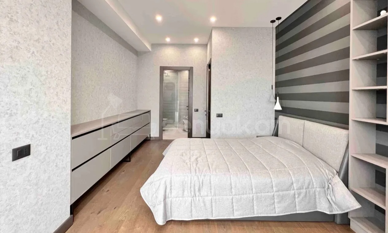 4 Սենյականոց Բնակարան, 270քմ, 16/17 հարկ, Դիզայներական Վերանորոգված, Կահավորված, Արևկող