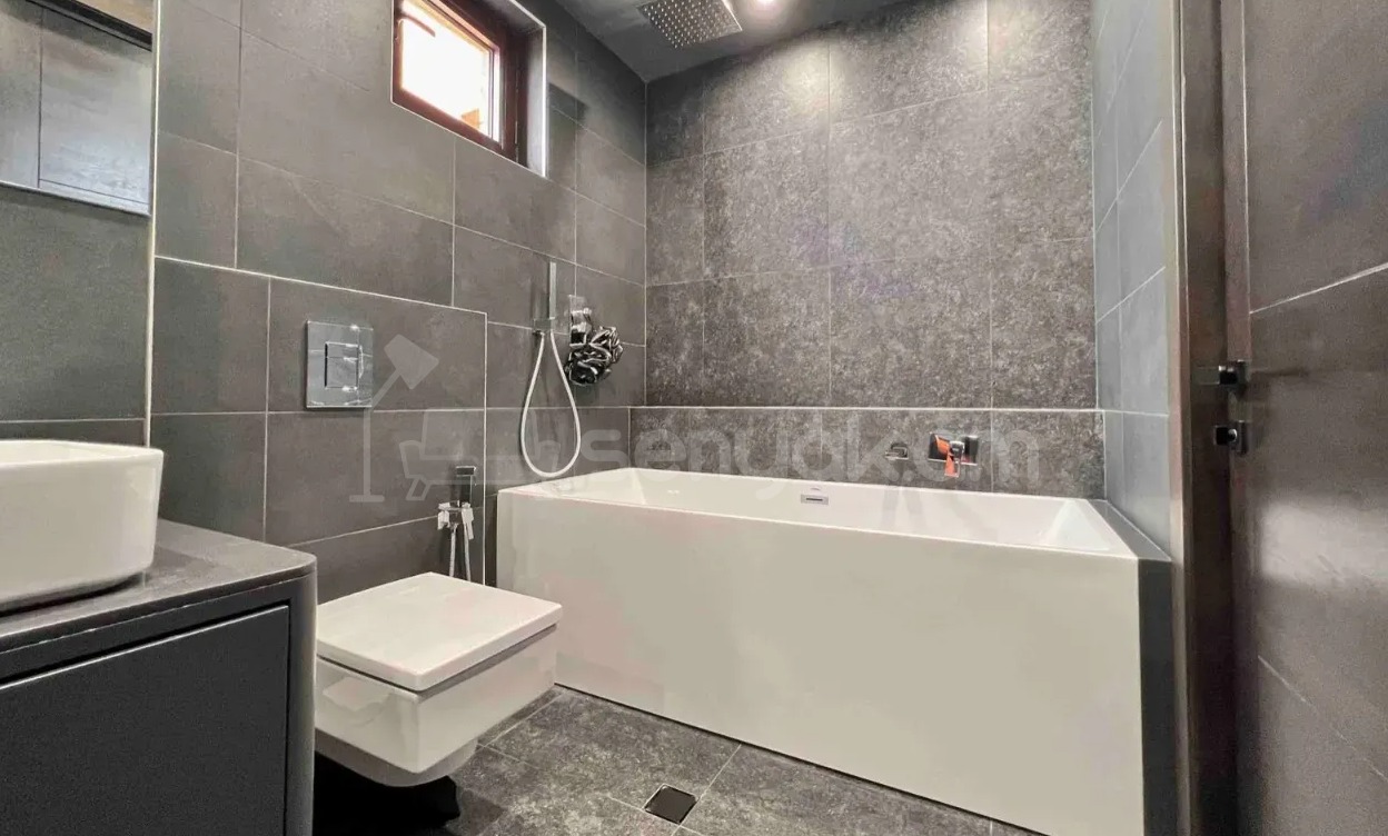 4 Սենյականոց Բնակարան, 270քմ, 16/17 հարկ, Դիզայներական Վերանորոգված, Կահավորված, Արևկող