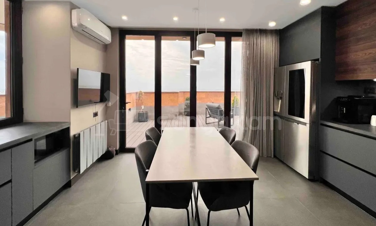 4 Սենյականոց Բնակարան, 270քմ, 16/17 հարկ, Դիզայներական Վերանորոգված, Կահավորված, Արևկող