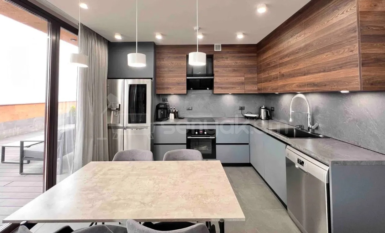 4 Սենյականոց Բնակարան, 270քմ, 16/17 հարկ, Դիզայներական Վերանորոգված, Կահավորված, Արևկող