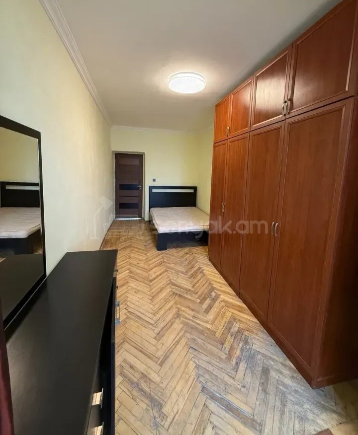 3 Սենյականոց Բնակարան Քարե Շենքում, 62քմ, 4/5 հարկ, Նորմալ Վիճակում, Կահավորված, Արևկող