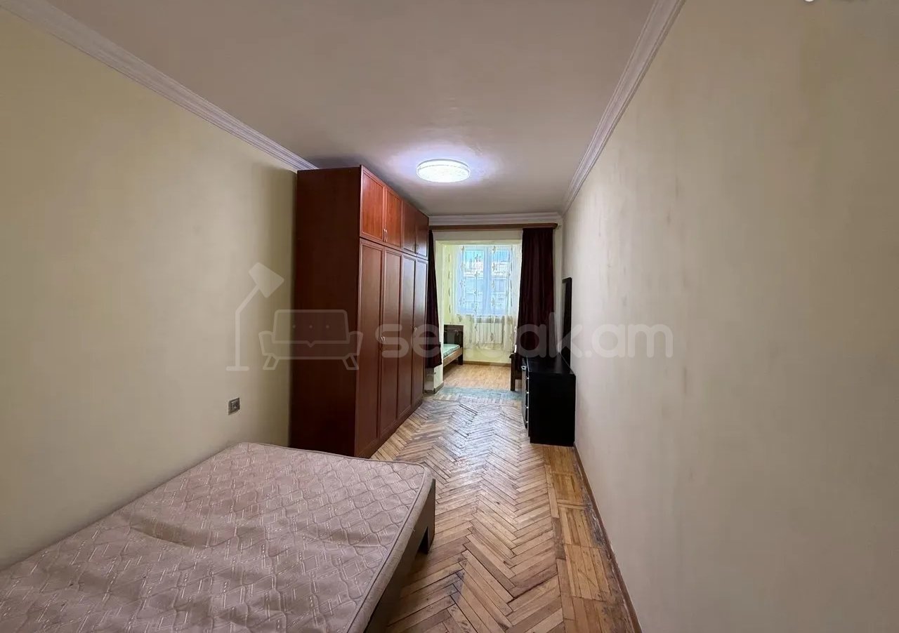 3 Սենյականոց Բնակարան Քարե Շենքում, 62քմ, 4/5 հարկ, Նորմալ Վիճակում, Կահավորված, Արևկող