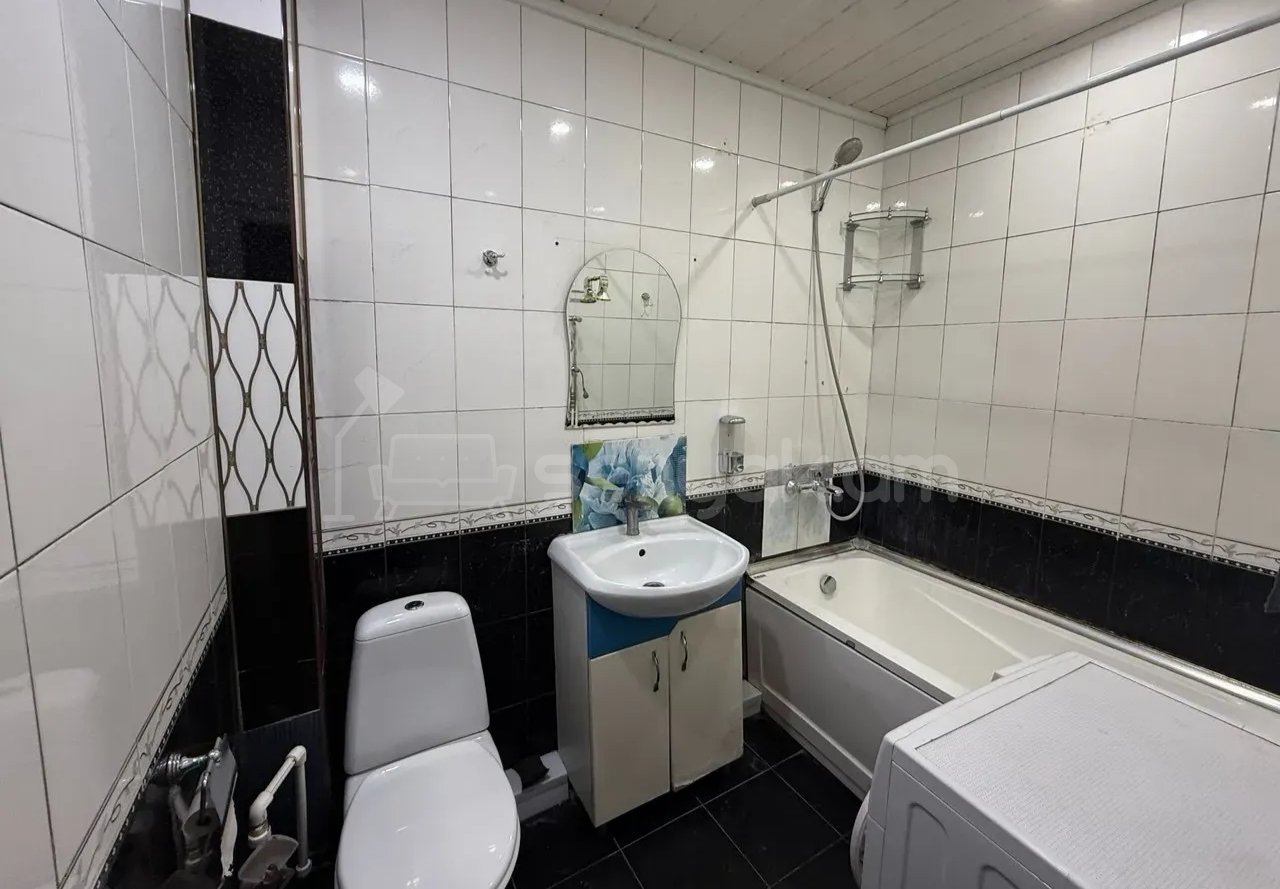 3 Սենյականոց Բնակարան Քարե Շենքում, 62քմ, 4/5 հարկ, Նորմալ Վիճակում, Կահավորված, Արևկող