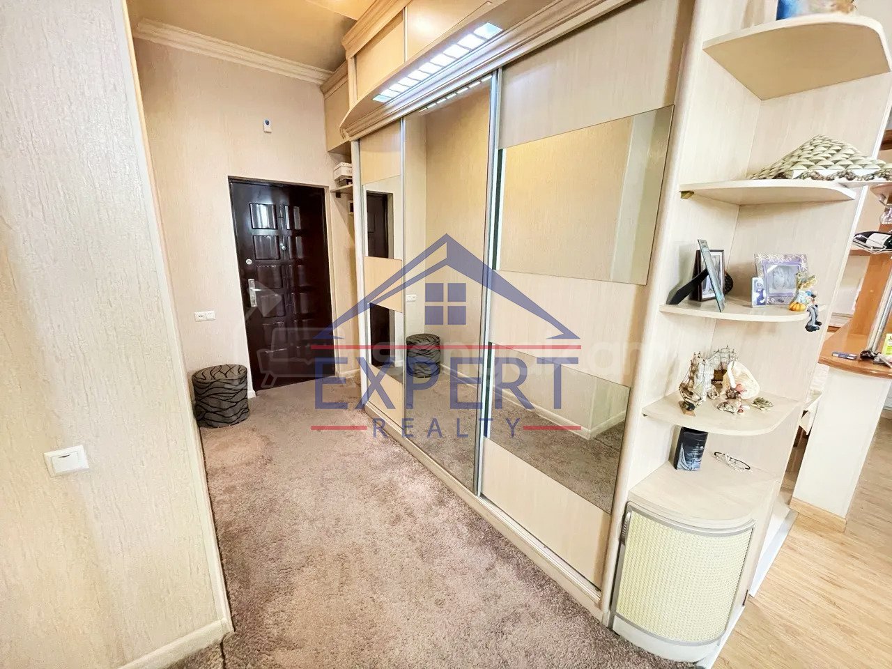 4 Սենյականոց Բնակարան Նորակառույցում, 117քմ, 2/3 հարկ, Կապիտալ Վերանորոգված