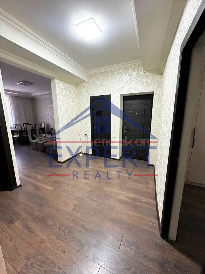 4 Սենյականոց Բնակարան Քարե Շենքում, 85քմ, 2/4 հարկ, Կապիտալ Վերանորոգված