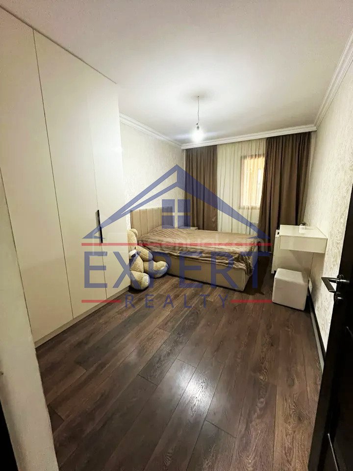 4 Սենյականոց Բնակարան Քարե Շենքում, 85քմ, 2/4 հարկ, Կապիտալ Վերանորոգված