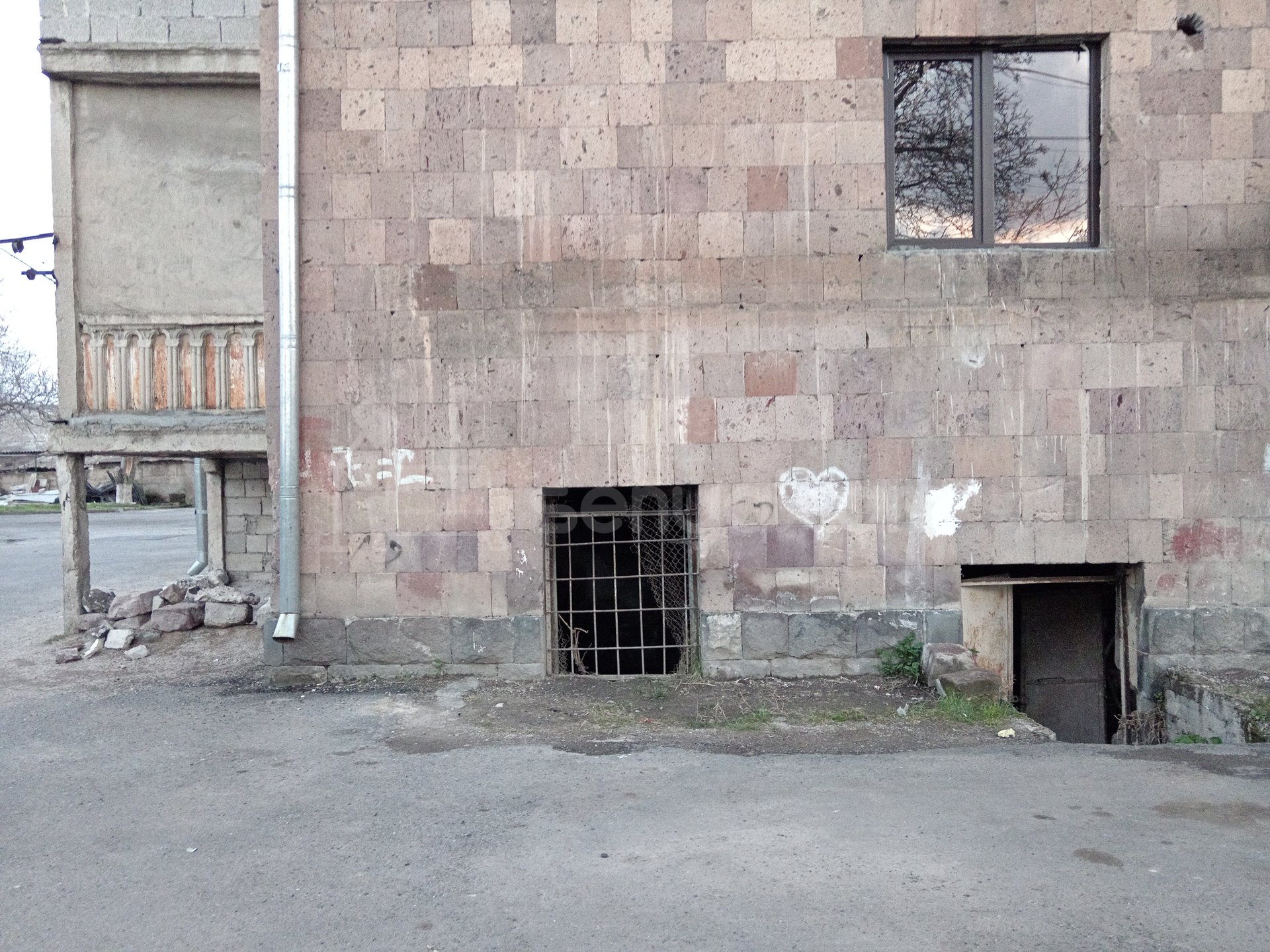 2 Սենյականոց Բնակարան Քարե Շենքում, 40քմ, 1/4 հարկ, Կապիտալ Վերանորոգված