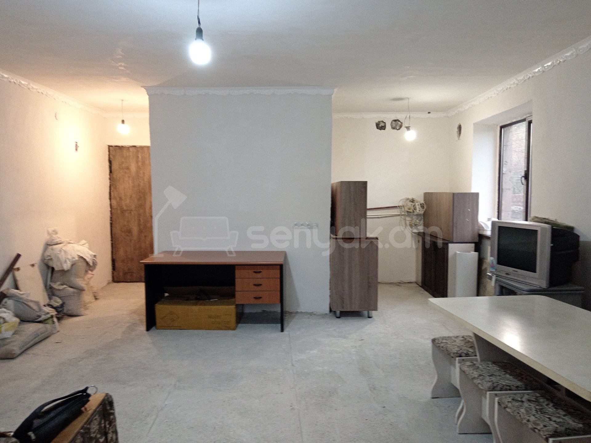 2 Սենյականոց Բնակարան Քարե Շենքում, 40քմ, 1/4 հարկ, Կապիտալ Վերանորոգված