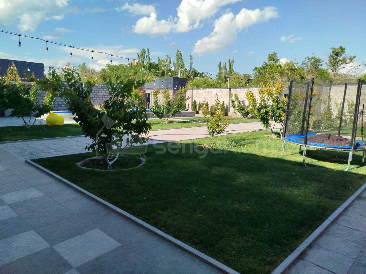 3 Սենյականոց Ամառանոց, 100քմ, Լողավազանով