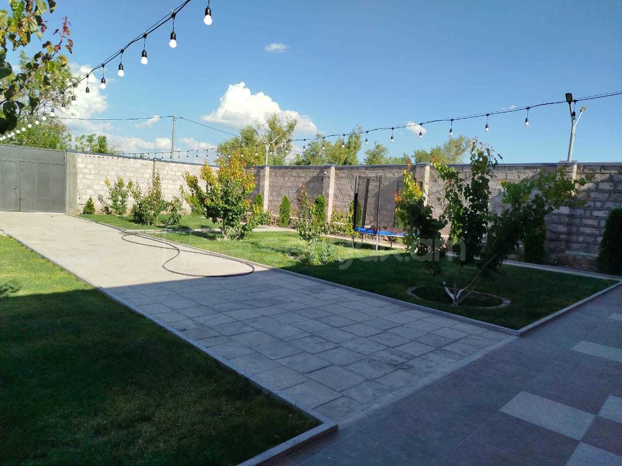 3 Սենյականոց Ամառանոց, 100քմ, Լողավազանով