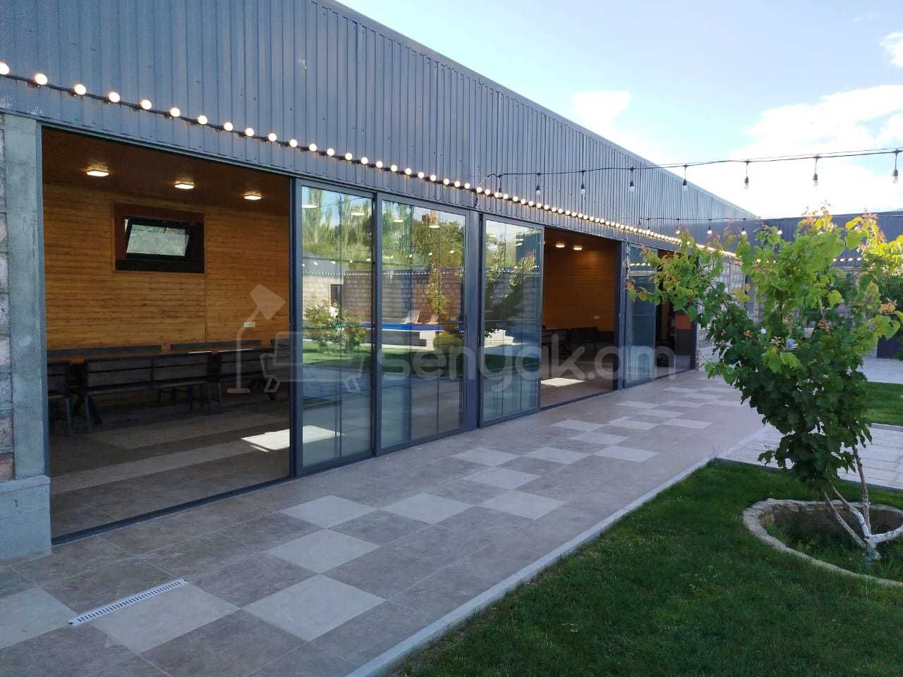 3 Սենյականոց Ամառանոց, 100քմ, Լողավազանով