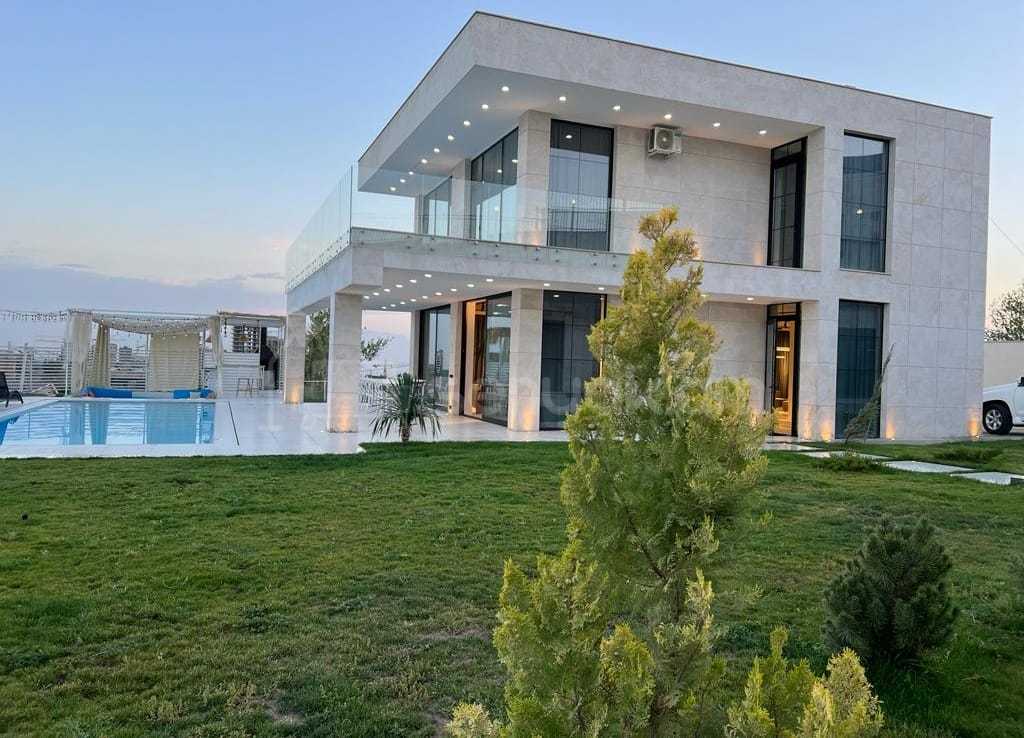 5 Սենյականոց Շքեղ Առանձնատուն, 300քմ, Լողավազանով