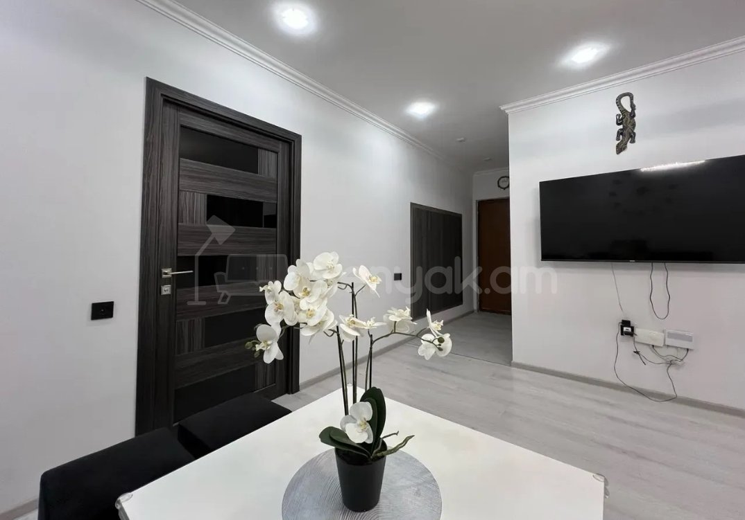 2 Սենյականոց Բնակարան Քարե Շենքում, 54քմ, 5/5 հարկ, Կապիտալ Վերանորոգված