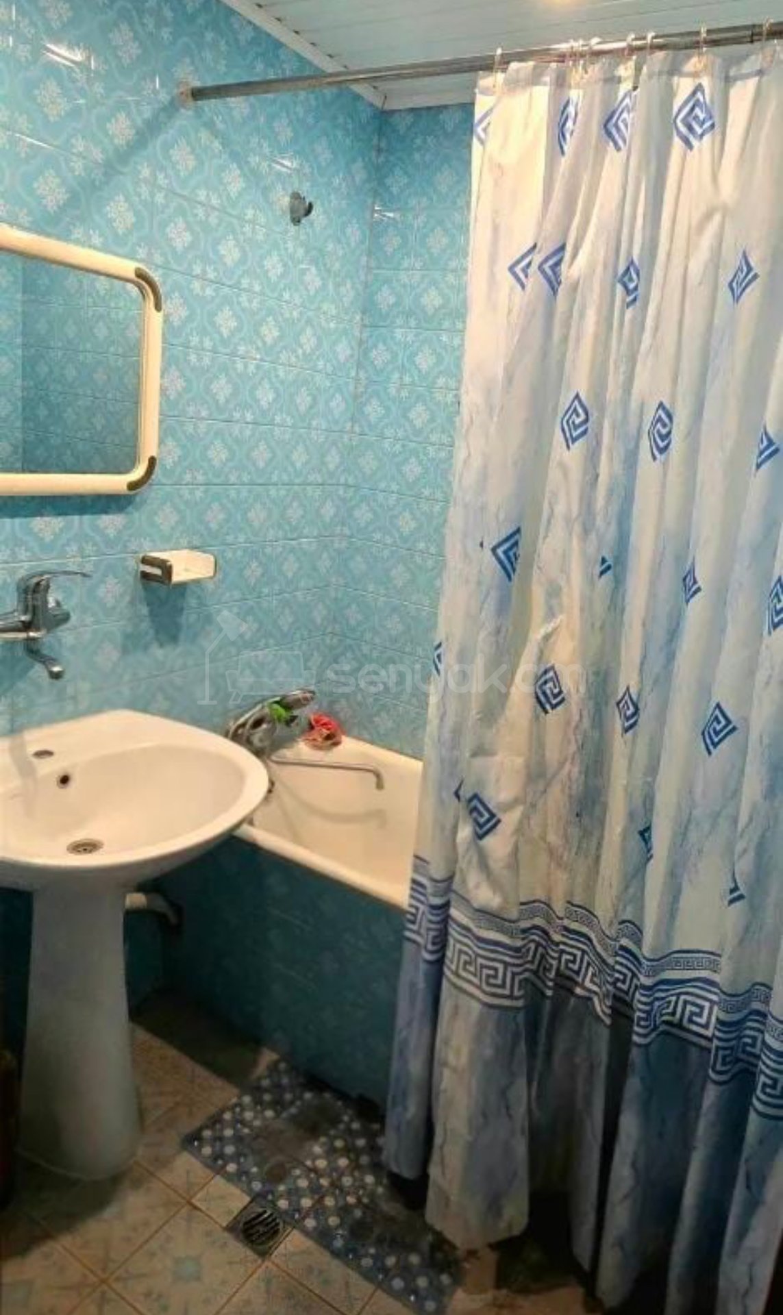 4 Սենյականոց Բնակարան Քարե Շենքում, 134քմ, 3/5 հարկ, Նորմալ Վիճակում