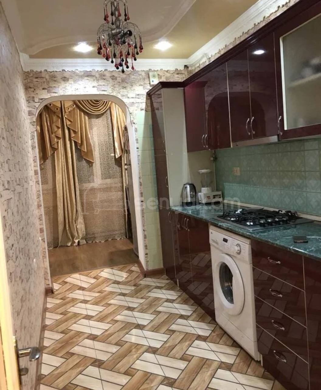 3 Սենյականոց Բնակարան Քարե Շենքում, 78քմ, 2/9 հարկ, Նորմալ Վիճակում, Կահավորված