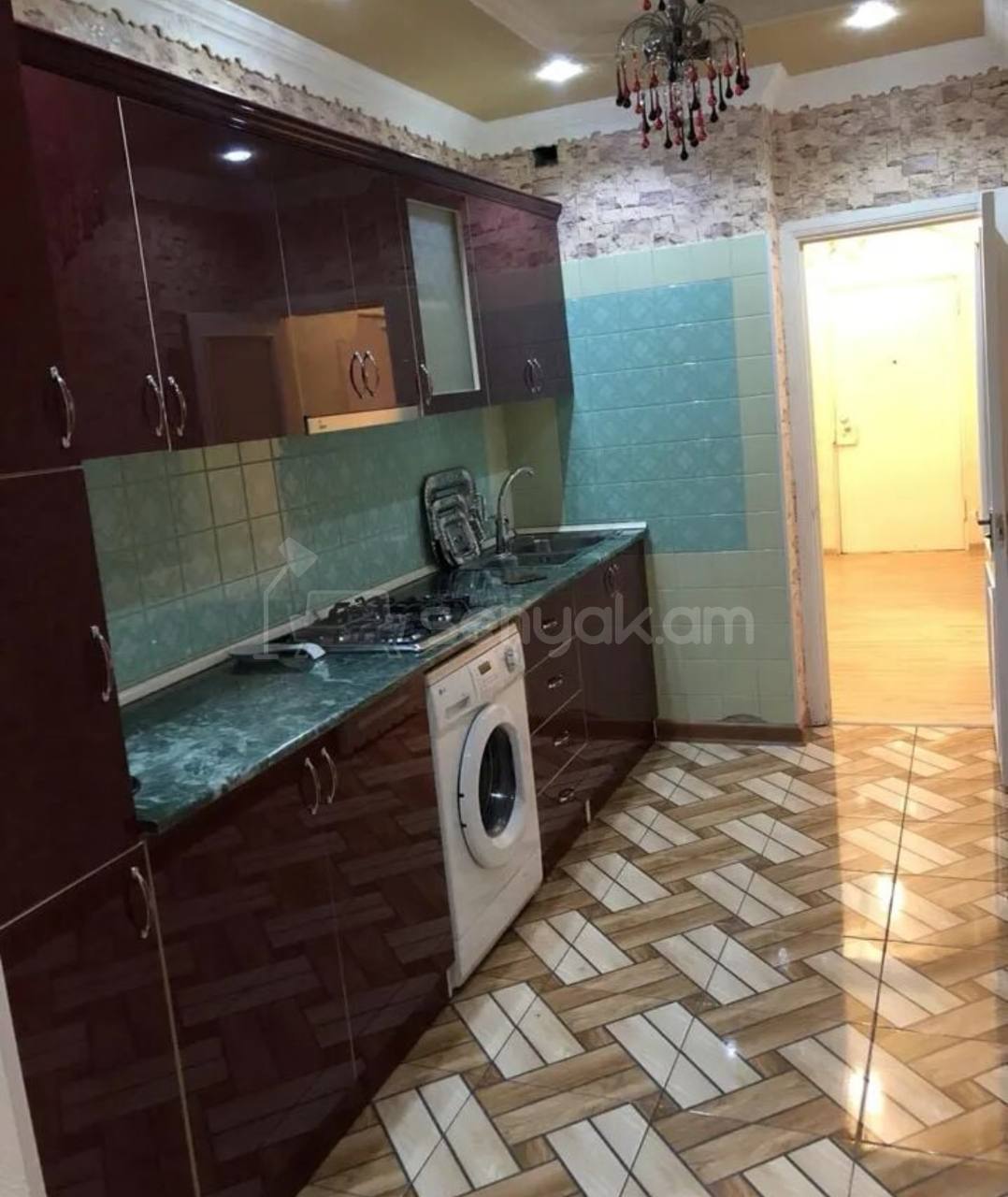 3 Սենյականոց Բնակարան Քարե Շենքում, 78քմ, 2/9 հարկ, Նորմալ Վիճակում, Կահավորված