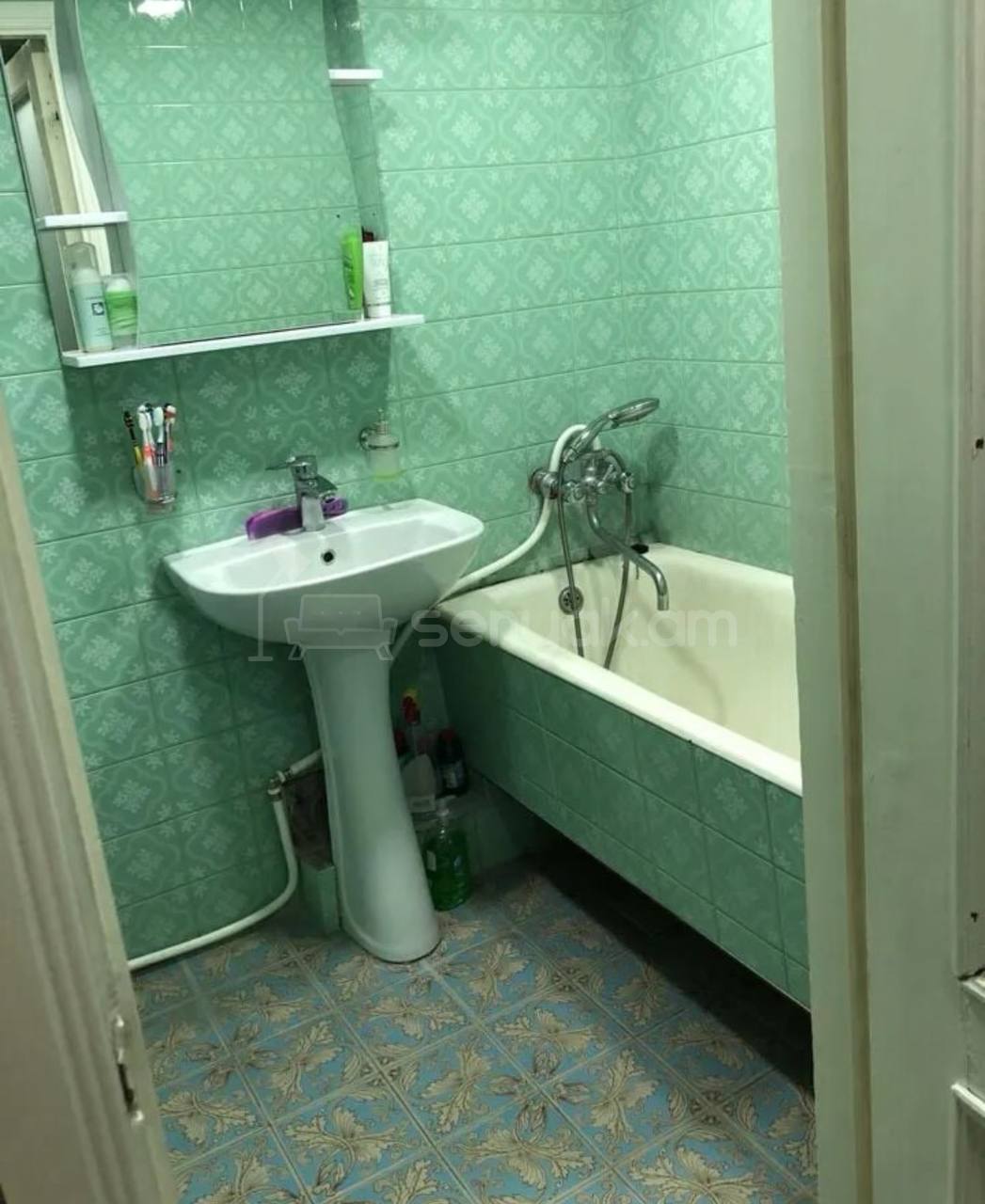 3 Սենյականոց Բնակարան Քարե Շենքում, 78քմ, 2/9 հարկ, Նորմալ Վիճակում, Կահավորված